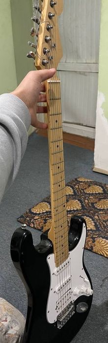 Elektro gitara sotiladi