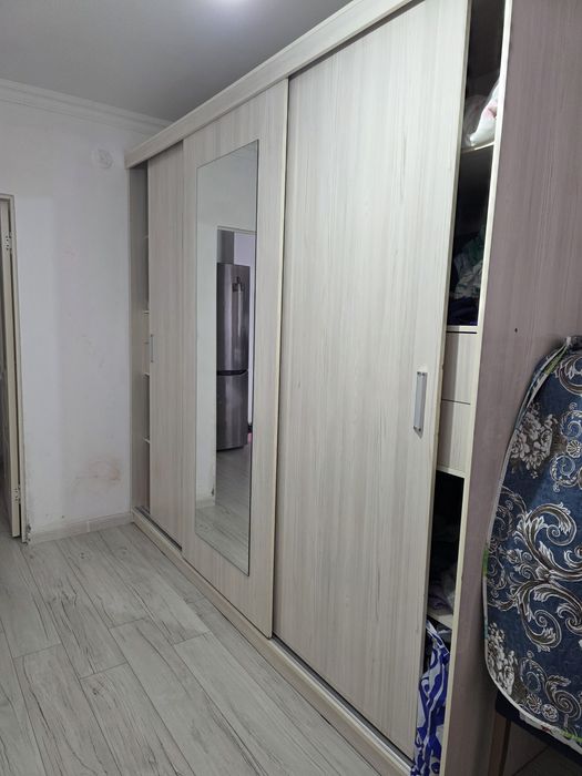 Большой шкаф для одежды