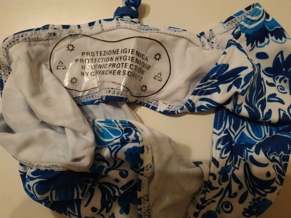 Costum de baie 2 piese imprimeu floral prindere dupa gat pe sold