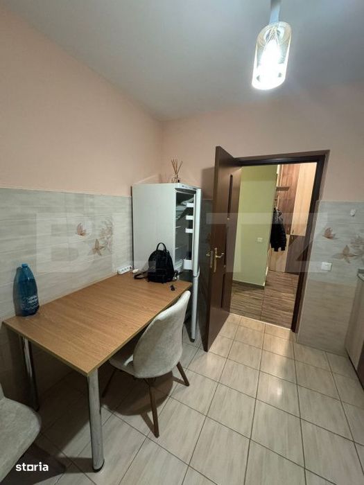 Apartament 2 camere, decomandat, parcare, zona Teilor