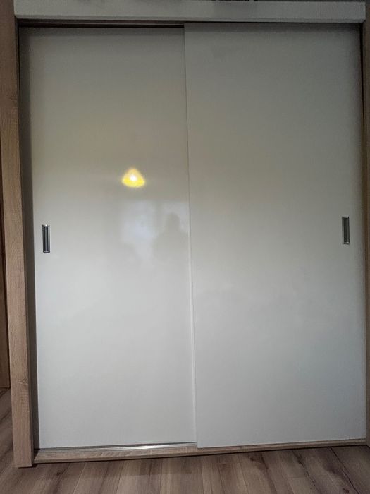 Гардероб с плъзгащи врати