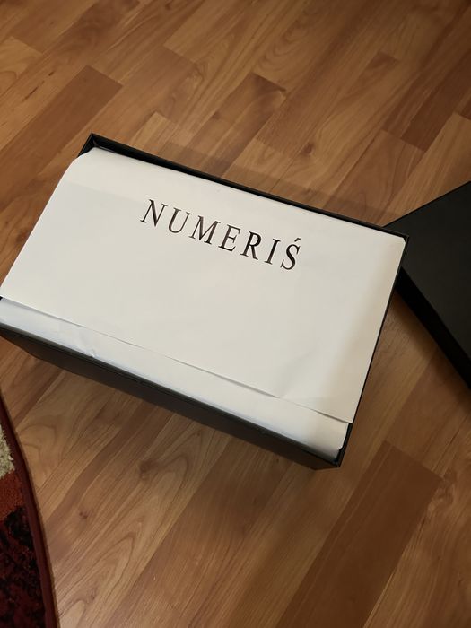 Adidași Numeris gri/albi