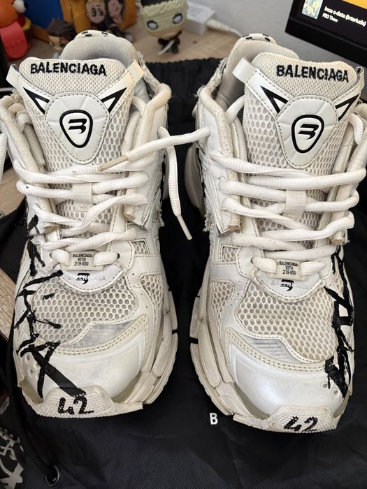 Balenciaga runner white graffiti