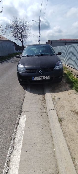 RENAULT Clio 2004