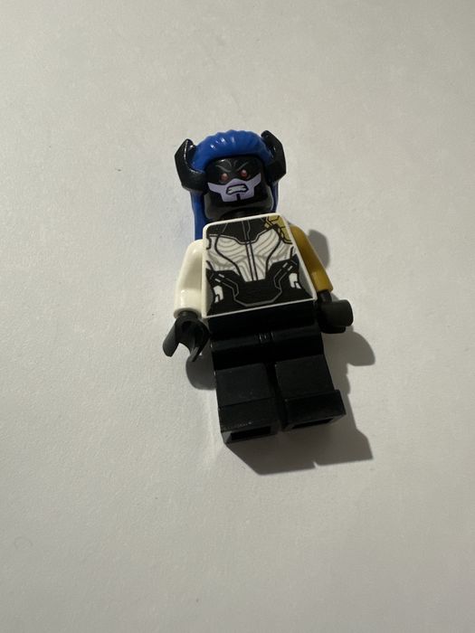 Продаю Минифигурку  Proxima Midnight sh500 Super Heroes