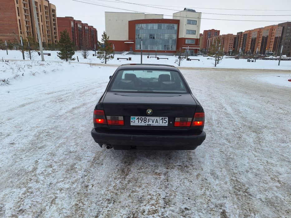 Продам машину бмв e34