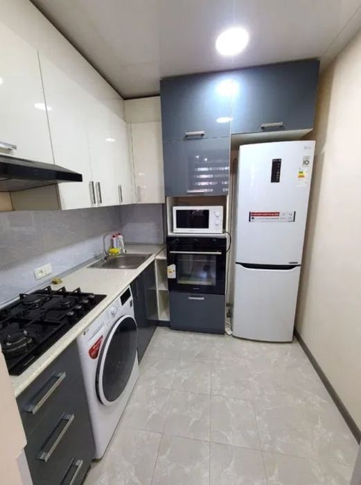 Срочно Продаётся ШРуставели 2/4/5 евро ремонт с мебелью техникой !