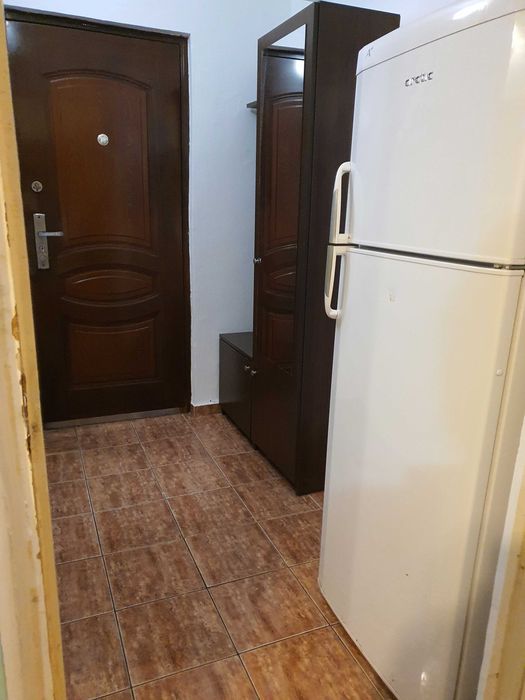 Proprietar inchiriez garsoniera z. Torontal langa IULIUS MALL si Lidl , 250 euro+300e garantia