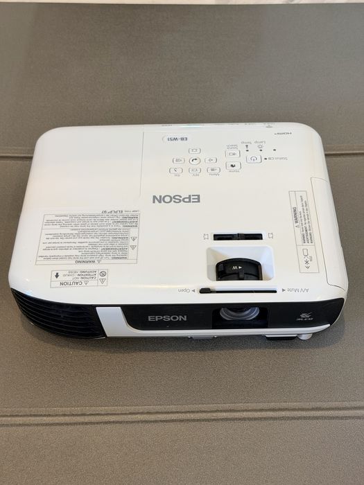 Epson EB-W51 4000 lumeni WXGA + telecomanda si geanta originala