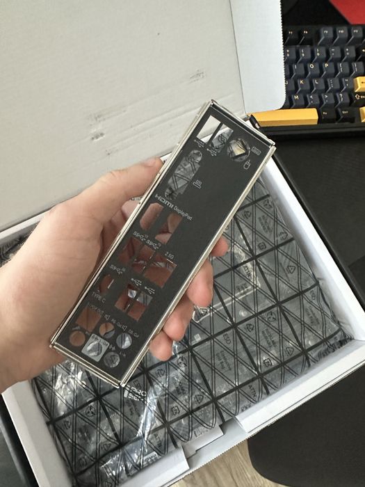 Vând placa de baza msi PRO-A DDR4 (citiți descrierea)