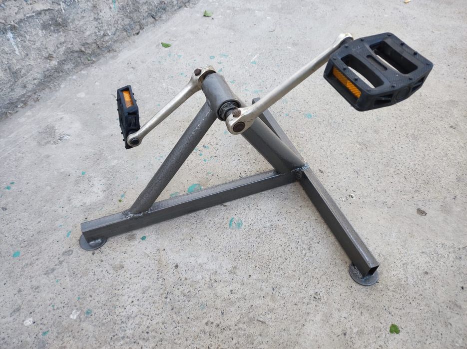 Тренажер для разработки ног.