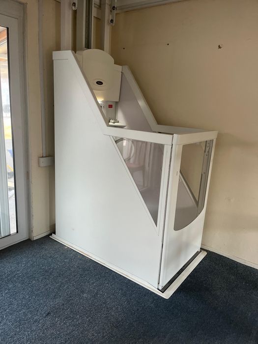 Cabina lift interior pentru persoane dizabilitati azil batrani etc