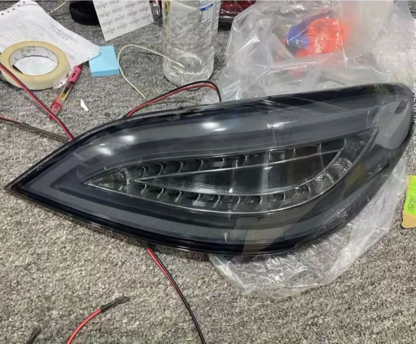 W218 C218 стопове ляв стоп десен стоп CLS Mercedes OLED опушени