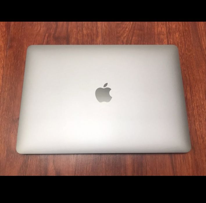 Mcbook pro m2, + apple mouse (orginal) + mcbook sumka +karobka dok bor