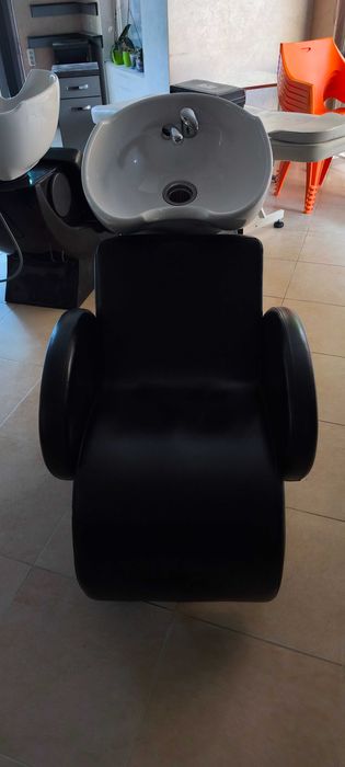 Продавам 2 броя измивни колони за фризьорски салон