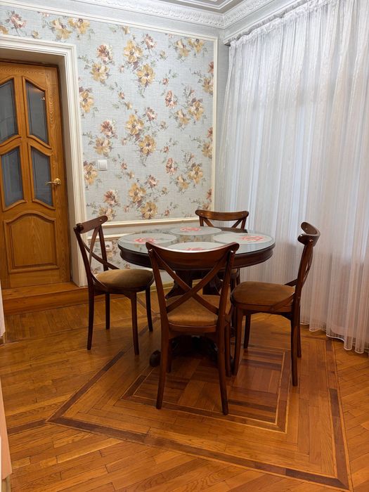 Аренда квартира ул. Садыка Азимова 4/2/4 100 м2