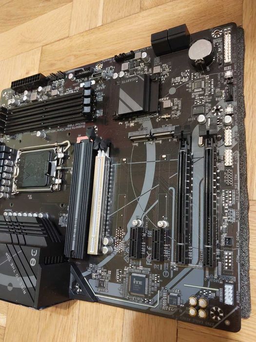 Intel Core i9 13900KF + Gigabyte Z790 Eagle AX Wi-Fi DDR5