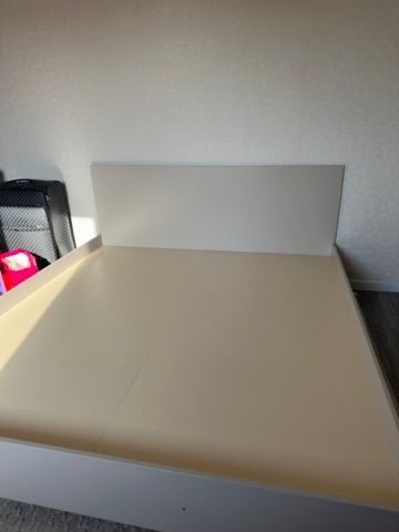 Продаю кровать без матраса