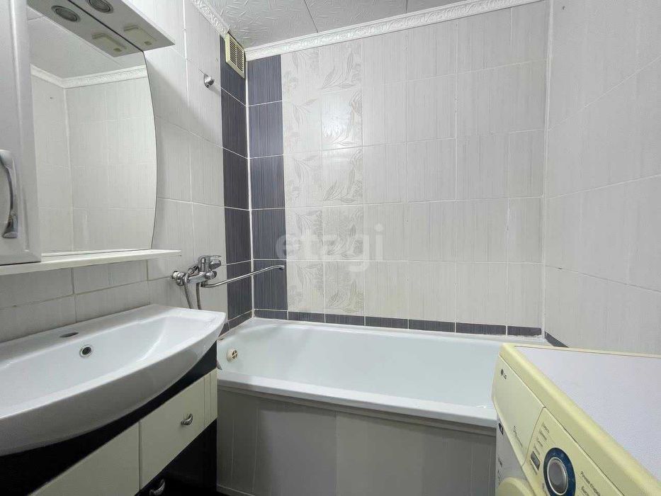 Срочно продам 3ком.кв. за Вектором
