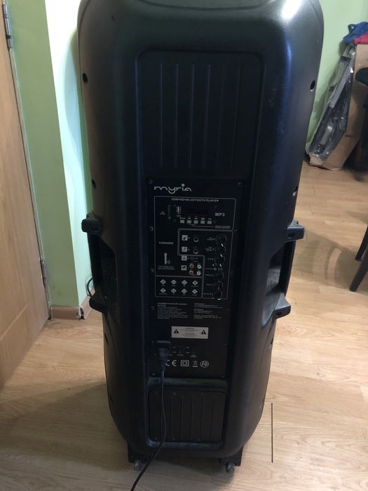 Boxă myria se aude tare este functională