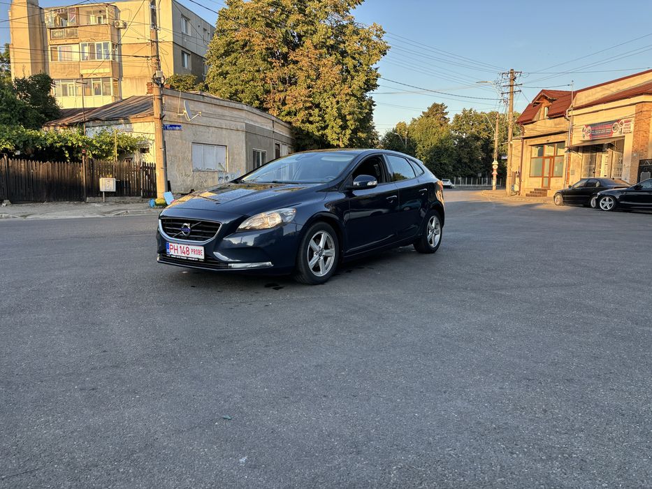 Volvo v40 Euro 5 / 1,6/ numere rosii valbile  /Camera /Navi/led / carte service /