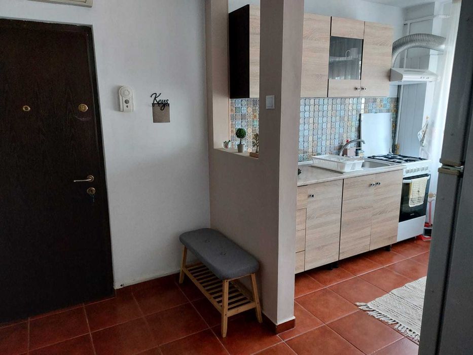 Proprietar, inchiriez apartament 2 camere Rovine, centrala proprie
