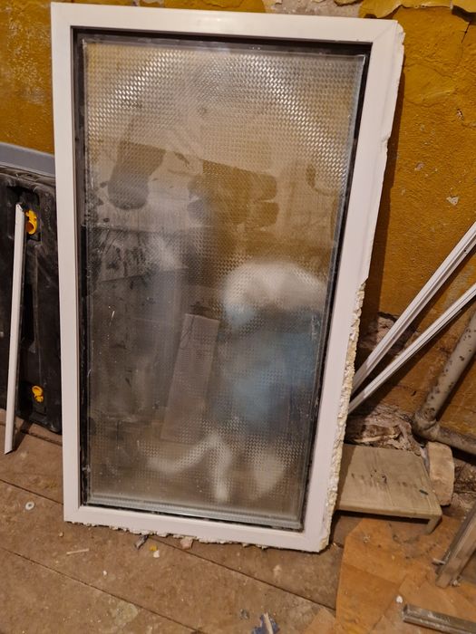 Продам пластиковое окно с матовым стеклом