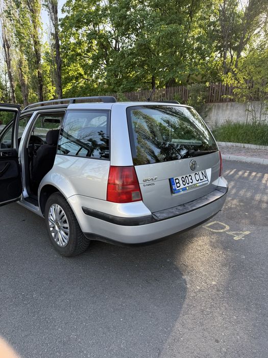 Vand golf 4 break 1.6 benzina