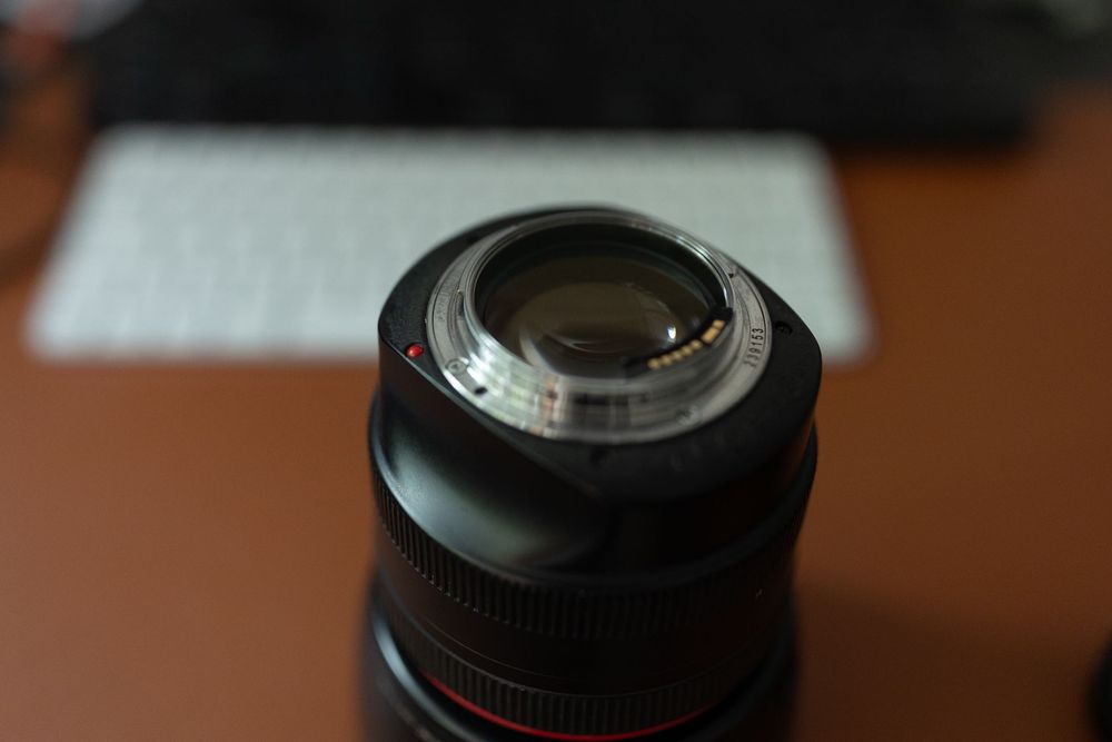 Canon EF 85mm f/1.2L II USM