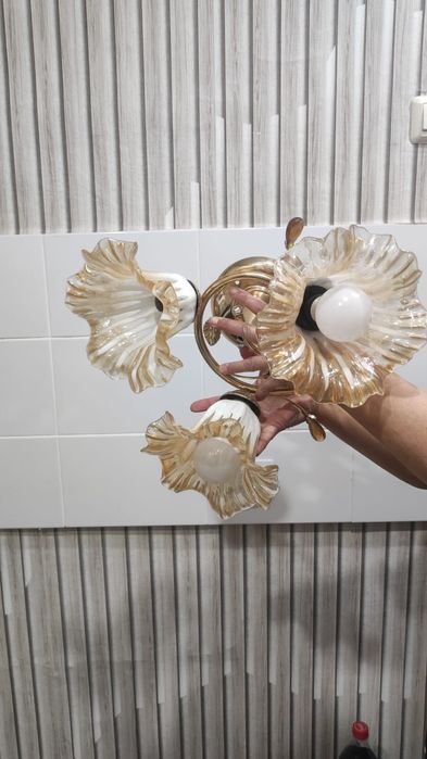 Продам трехрожковую люстру