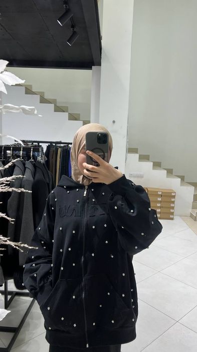 Спортивный олимпика на замке скамнями на замочке худи миумиу