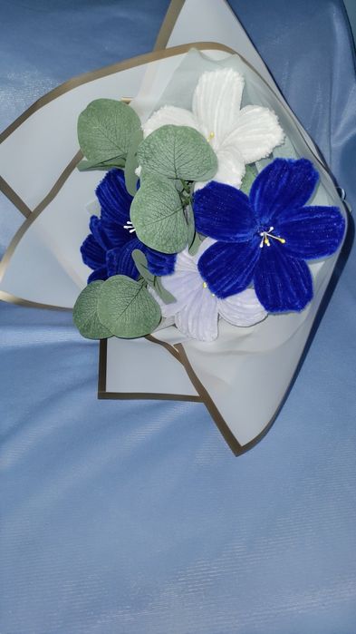 Buchet de flori din sârmă plușată