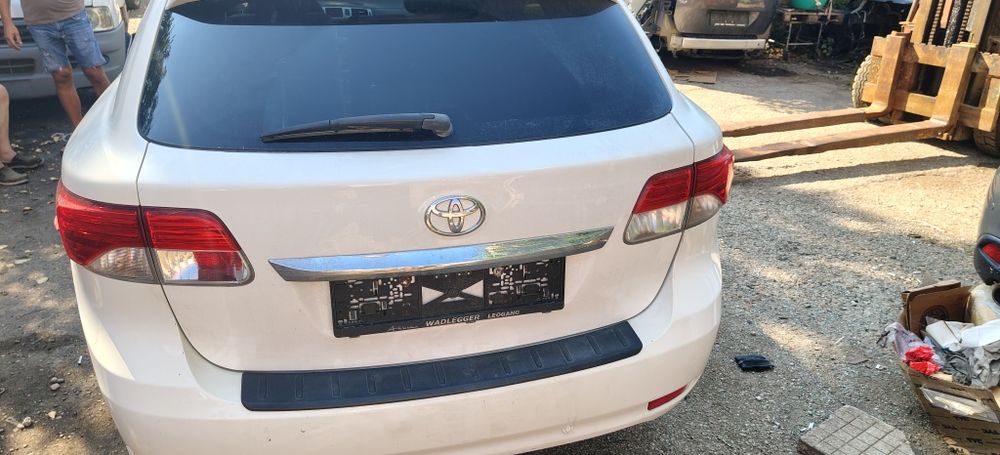 Toyota avensis 1.8 valve matic 147кс 108kw  2ZR за части