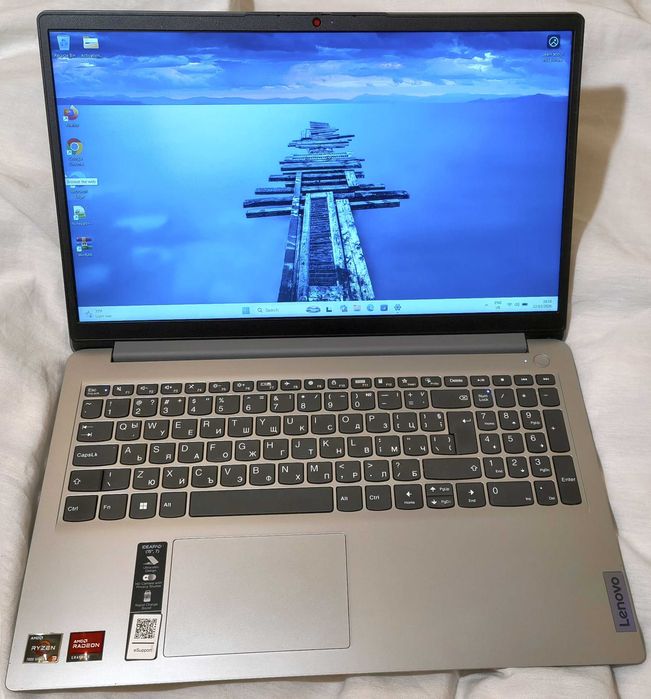 Lenovo IdeaPad 15.6" / 8GB RAM / 256GB SSD / Отличен / Готов за работа