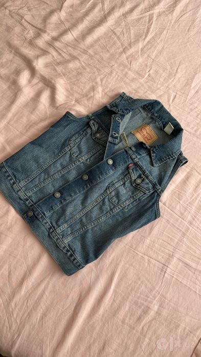 Джинсовая жилетка от LEVI STRAUSS & CO