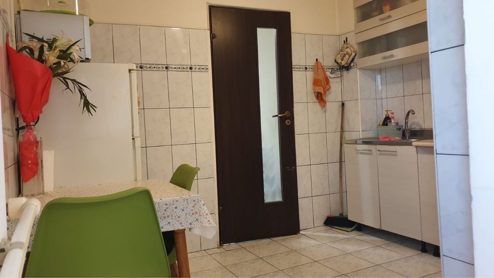 Proprietar inchiriez apartament ultracentral zona Ramada 400 €