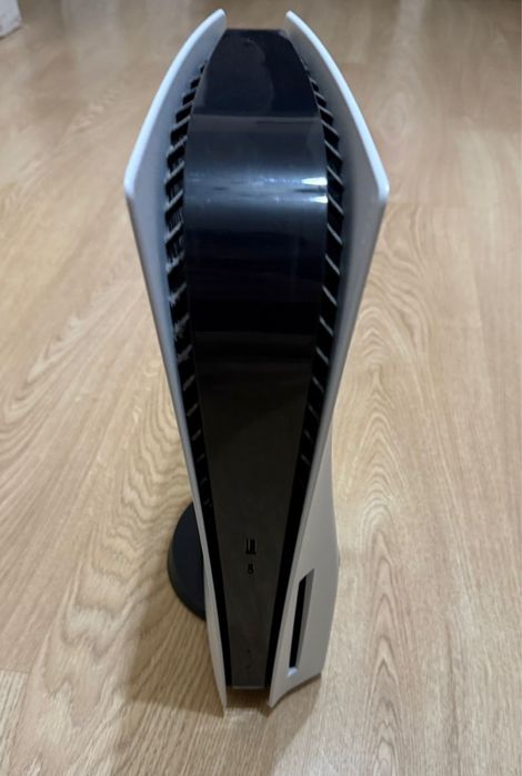Продается Playstation (Ps5) Slim 1tb