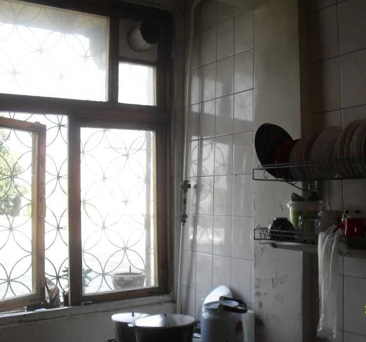 Продаётся 3-х комнатная кв-ра на 2-ом этаже, возле Паркентского базара