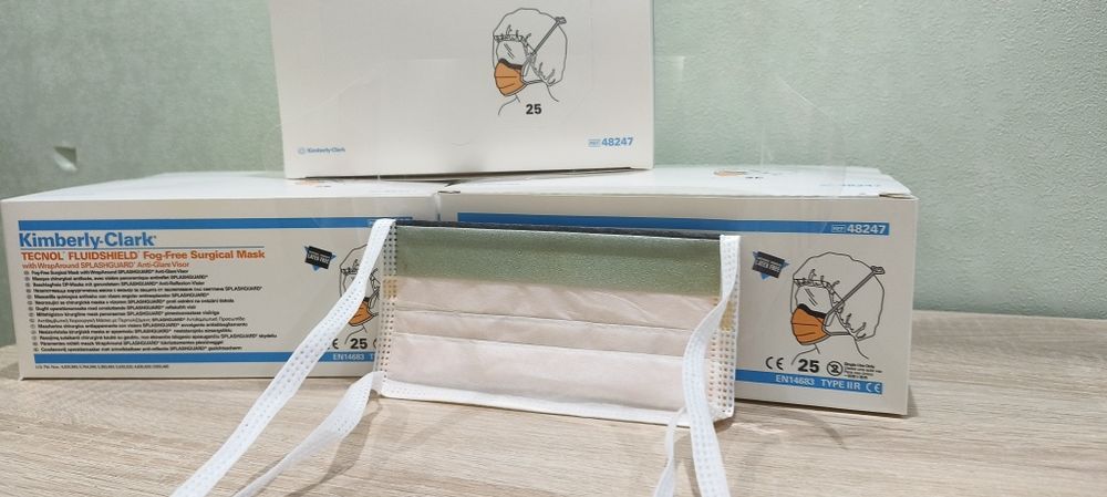 Маска с защитным экраном хирургическая медицинская Kimberly Clark