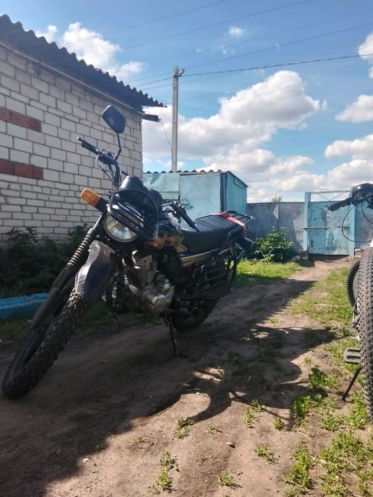 Suzuki GSX 150 .