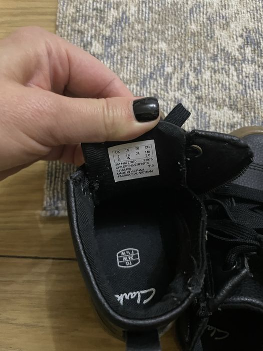Ghetute Clarks baieti 24