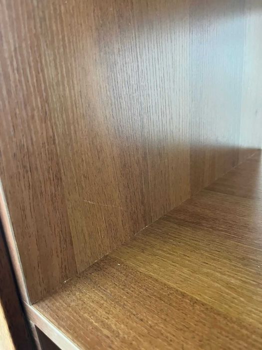 Шкаф для документов со стеклянными дверцами