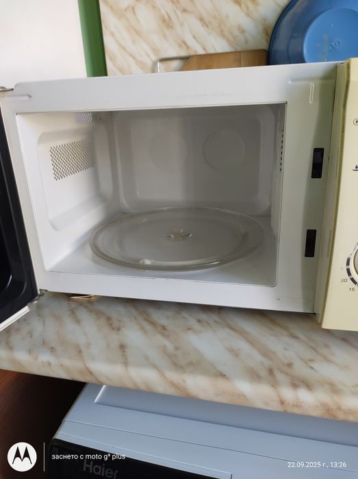 Продавам микровълнова фурна на части