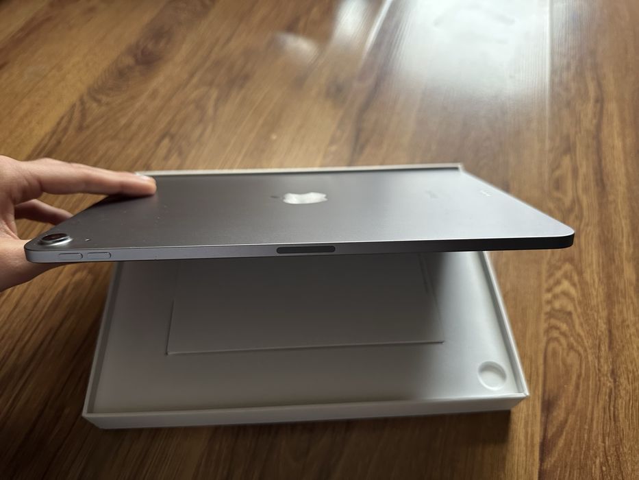 iPad Air 11” (M2, 256GB) + Apple pen – като НОВ!