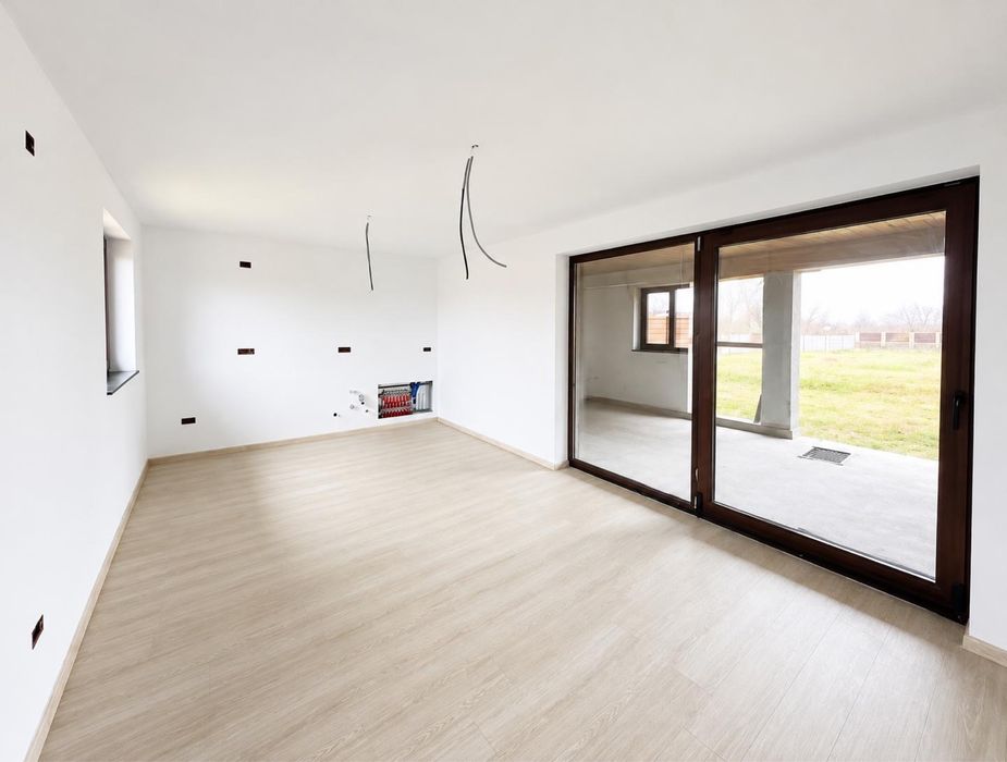 Casa cu 3 camere de vanzare