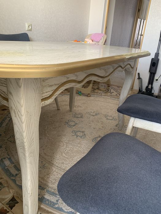 Продается стол с 4 стульями!