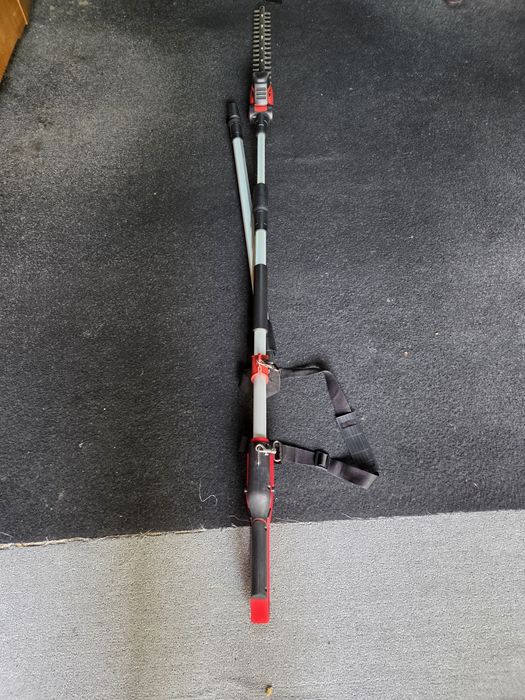 Trimmer telescopic pe acumulator