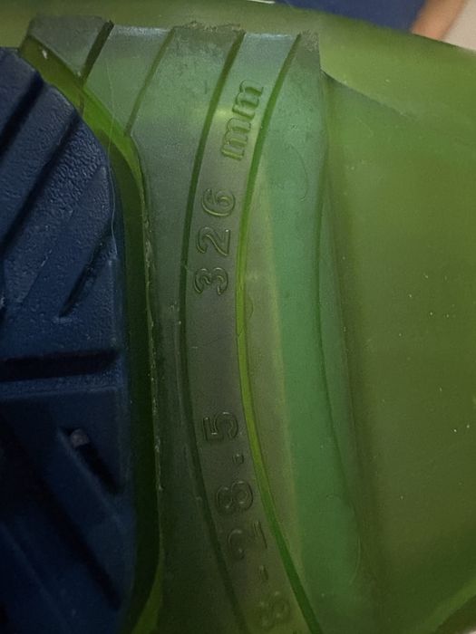 Продам лыжные ботинки