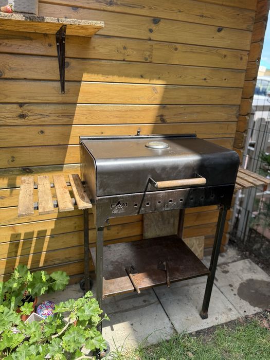 Gratar FM Grill Premium fonta