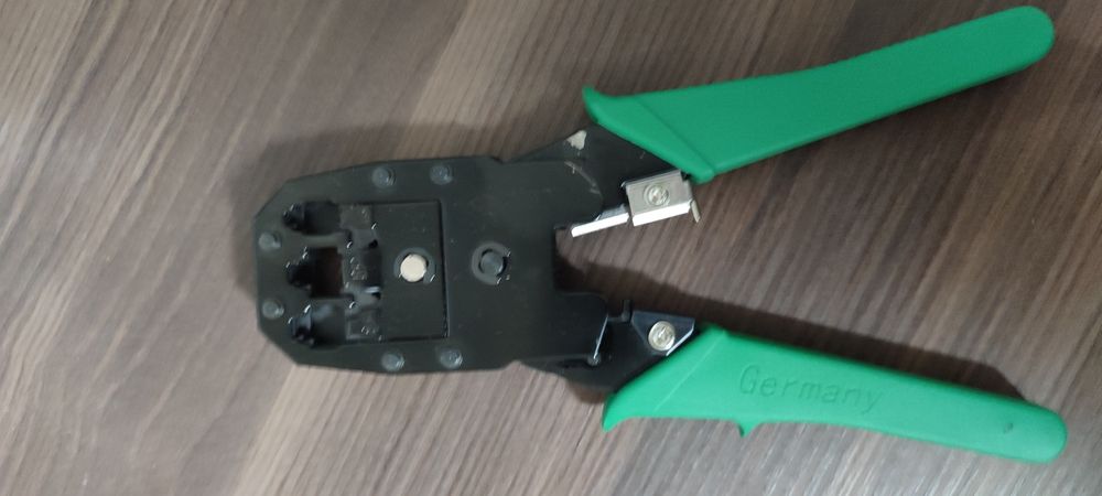 Vand tot kit-ul sau pe bucati NVR 8 canale 5MP cu ustensile de utiliza